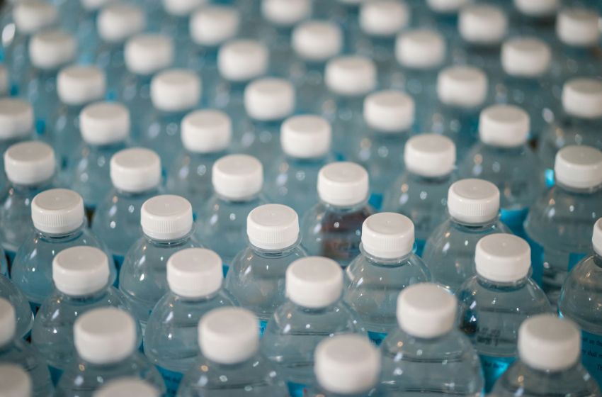 botol plastik sebagai kemasan produk